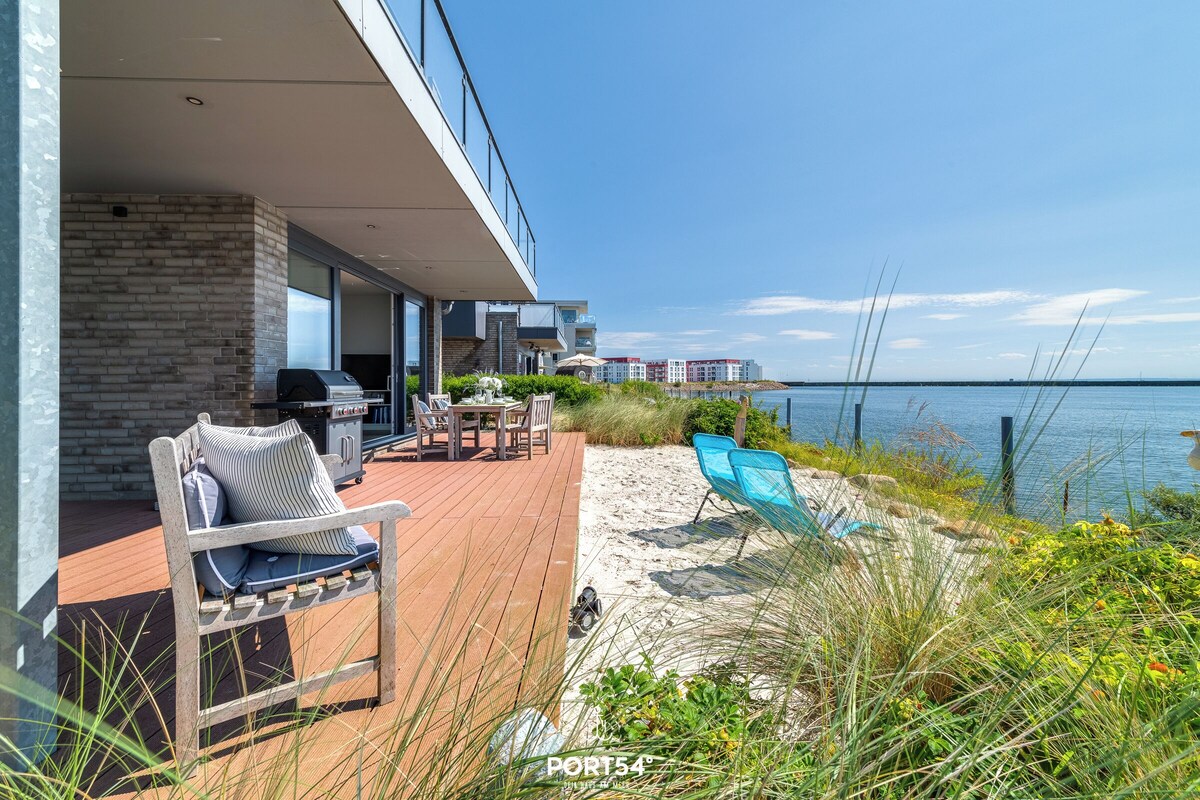 Dock 76 Main