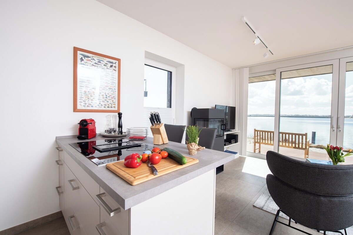 Dock 76 Main 4
