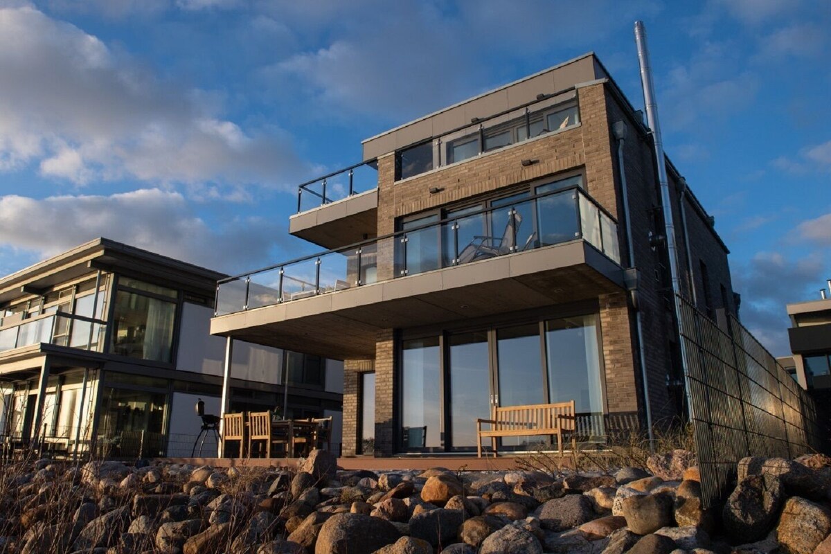 Dock 76 Main 5